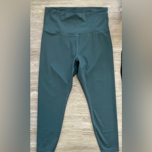 Workout leggings brand by Kimberly size Large. High Rise performance leggings - Picture 1 of 3